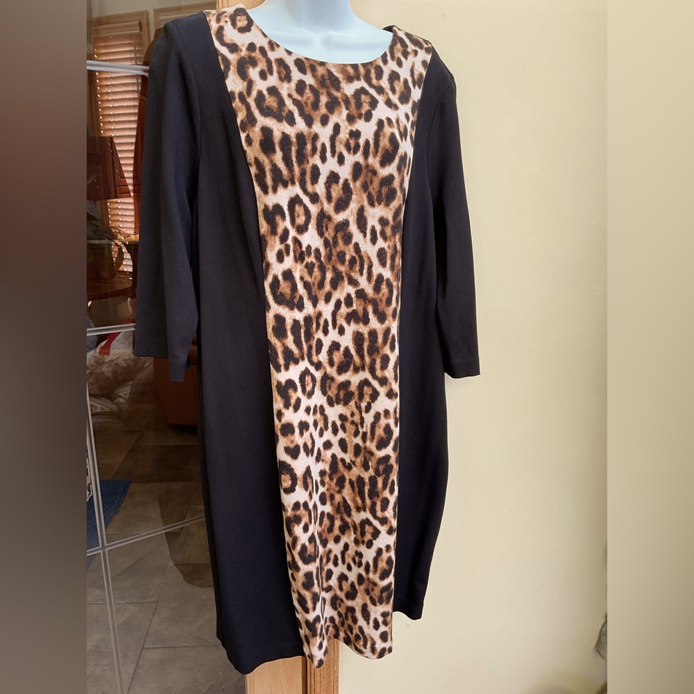 Chico’s So Slimming knee length dress. NWOT